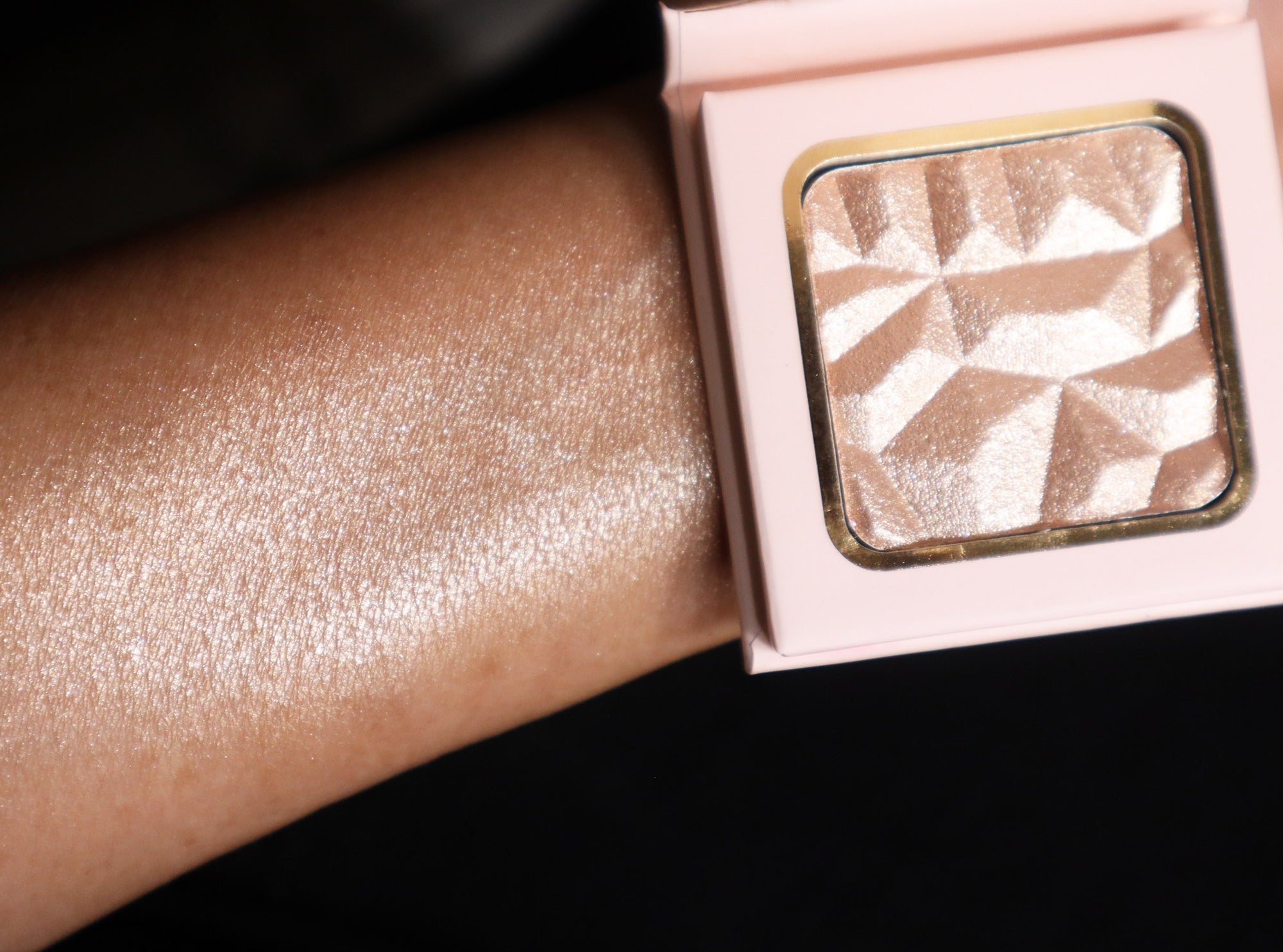 Alluring Faces Gold Powder Face Highlighter