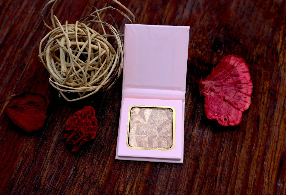 Alluring Faces Gold Powder Face Highlighter